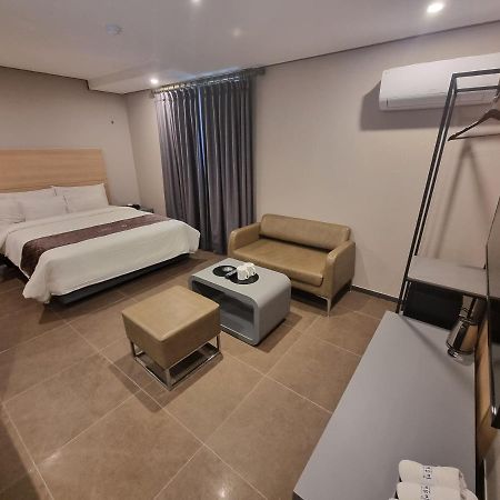 Yeoubi Hotel Jinju Exterior foto